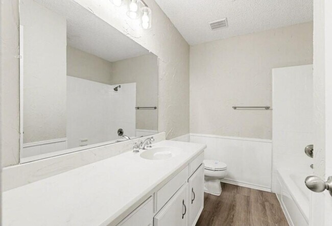 Building Photo - 4900 Ridgeline Dr
