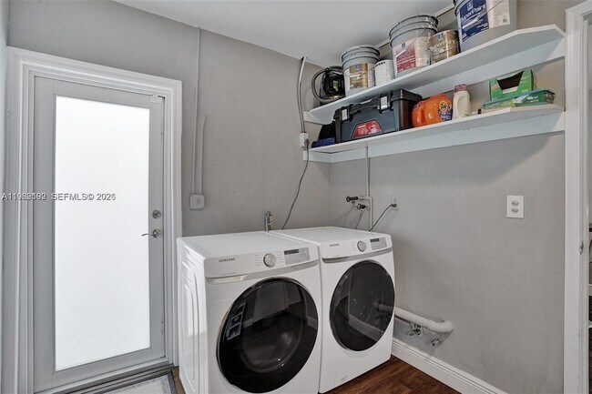 Building Photo - 2101 N 52nd Ave