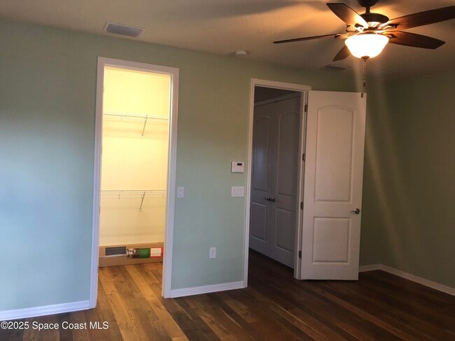 Building Photo - 3225 Sedge Dr