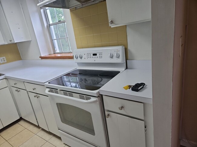 Building Photo - Charming 1 Bed 1 Bth Condo With Balcony In...