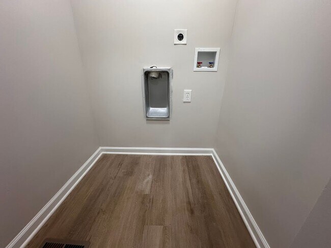 Building Photo - 3 bed 2 bath in Decatur!