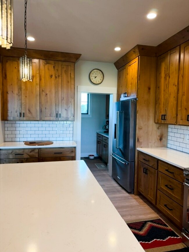 Building Photo - Luxury Modern Farmhouse on 2.5 Fenced Acres