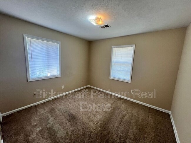 Building Photo - 2102 Winifred Ln