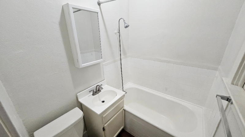 Building Photo - 1026 Ingraham St