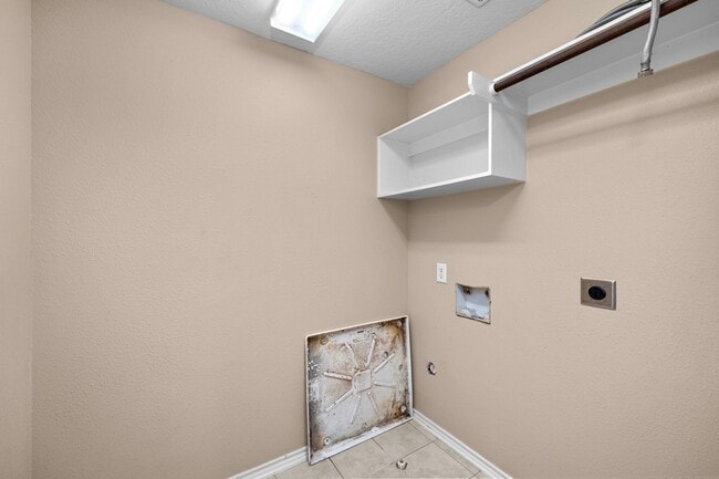 Building Photo - 14323 Mirkwood Ln