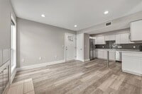 Building Photo - 935 La Posada Dr