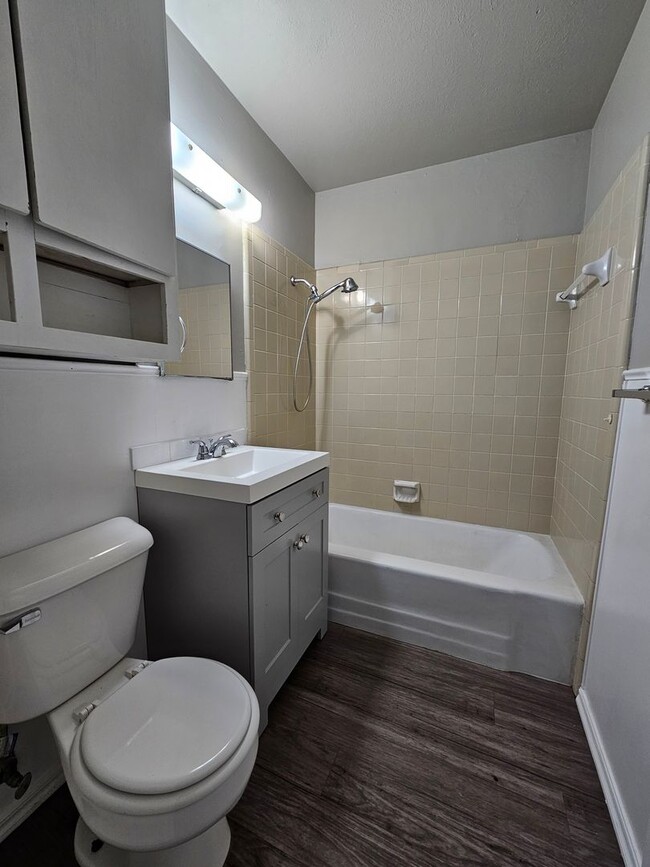 Building Photo - (3) Bed/(1) Bath in Core Norman Avail NOW! Pet Negotiable!