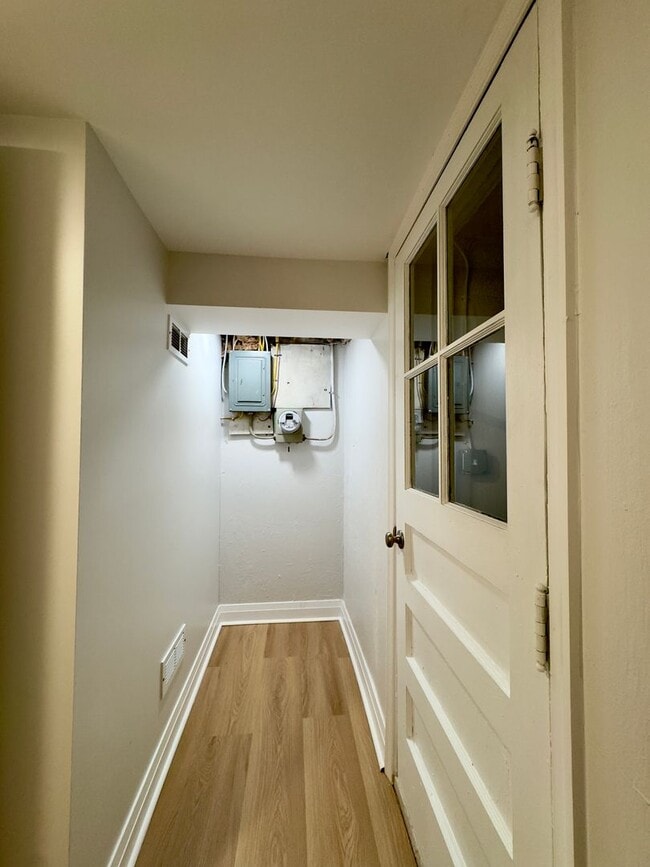 Building Photo - Renovated 3 Bed / 1.5 Bath in Essex | Parking Pad | Available 1/19/2026