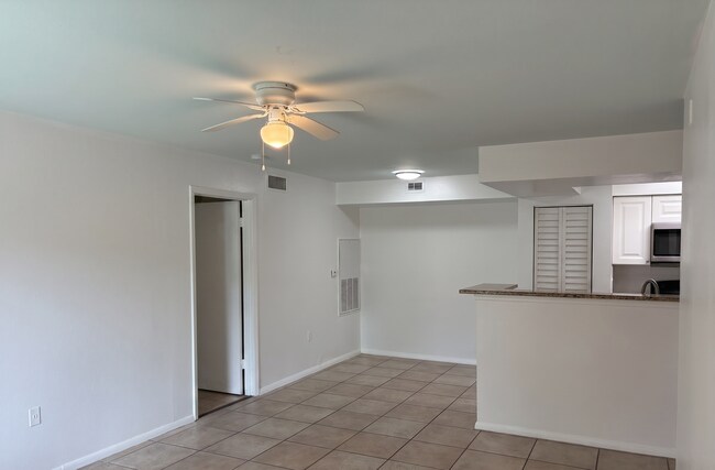 Building Photo - 3028 Parkway Blvd
