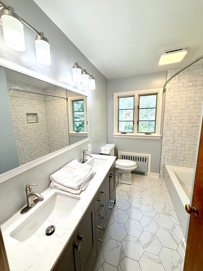 Building Photo - 376 Arbor Rd