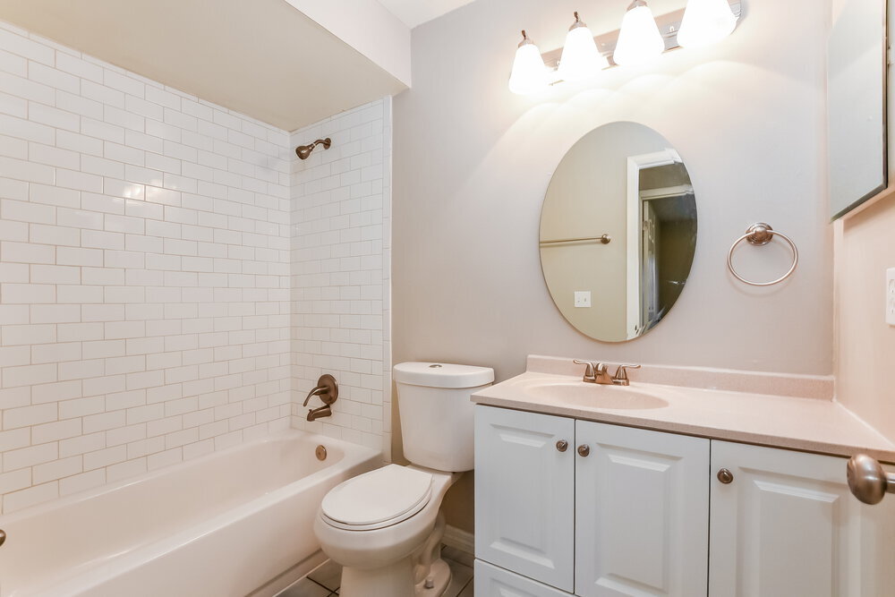 Building Photo - 829 W Birchwood Cir