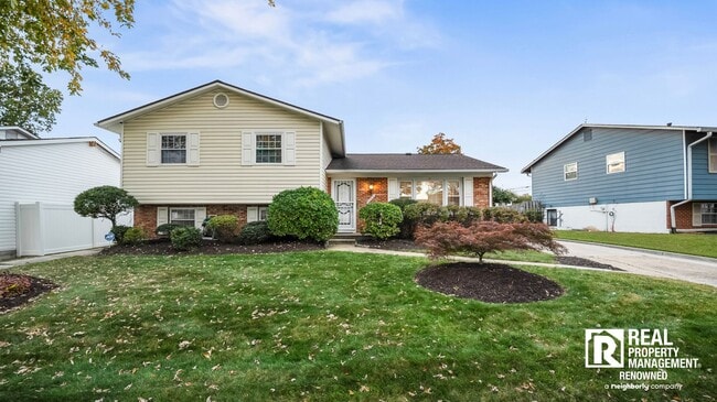 Primary Photo - Lovely 4 BR/2.5 BA Split-level in Quite Ne...