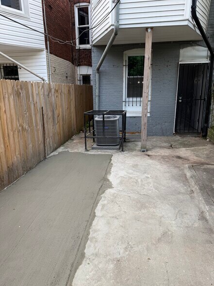 Building Photo - 1722 E Lanvale St