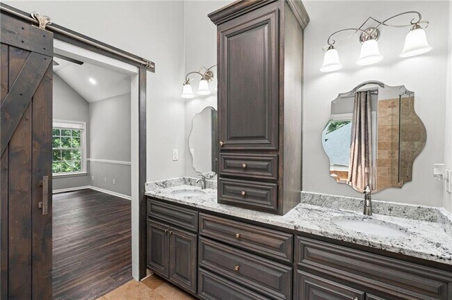 Building Photo - 11355 Vedrines Dr