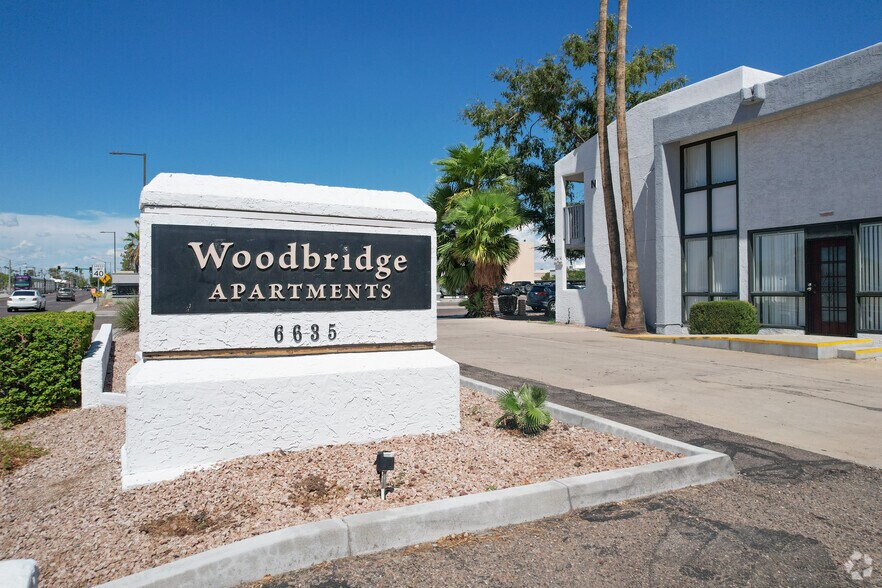 Monument Signage - Woodbridge Apartment Homes
