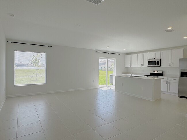 Building Photo - 3079 Totem Rd
