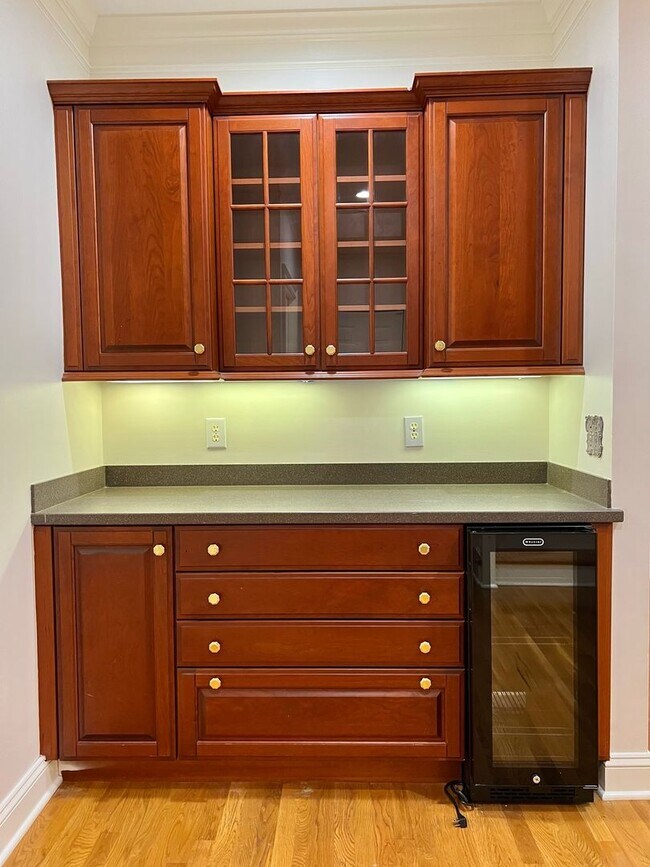 Building Photo - 5 Bed, 3.5 Bath w/ 3 Car Garage Less than 1 Mile from Downtown Franklin