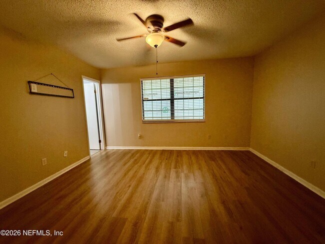 Building Photo - 4949 Azure St