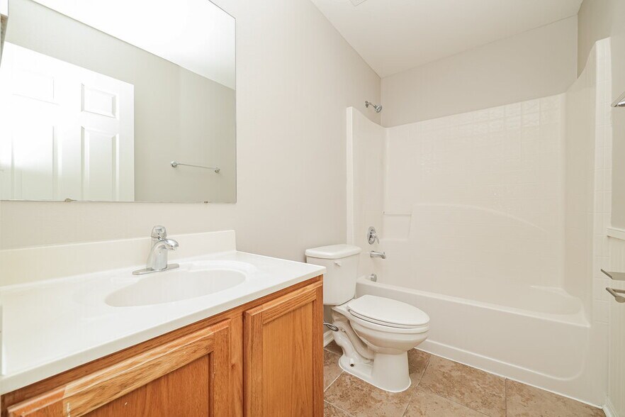 Building Photo - 17027 Ongar Ct