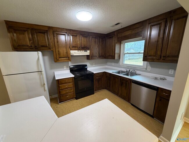 Building Photo - 15104 Balsam Dr SE