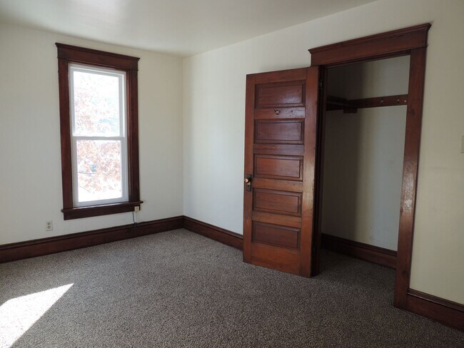 Building Photo - 3 Bedroom Townhouse in Pleasant Gap