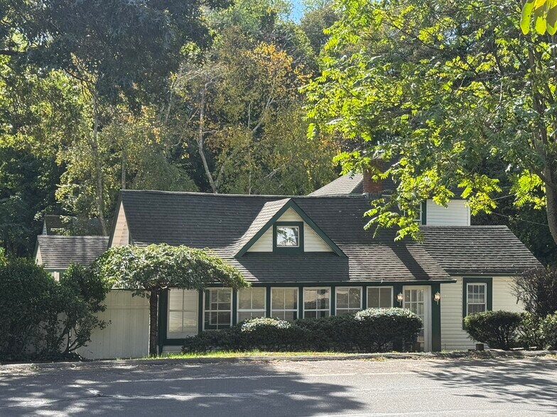 Building Photo - 110 N Country Rd