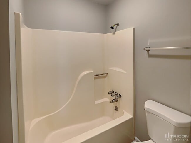 Building Photo - 12 Penhurst Ct