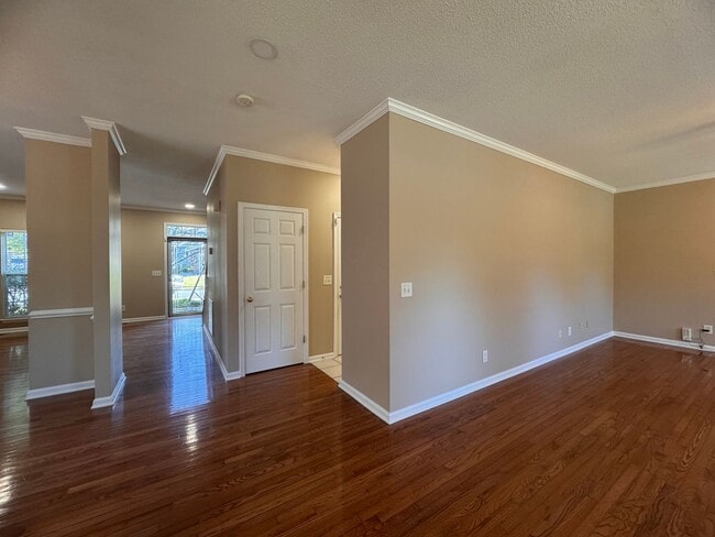 Building Photo - Fabulous 4BR 2.5 Home