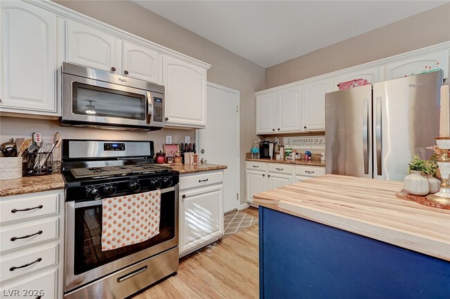 Building Photo - 10617 Austin Bluffs Way