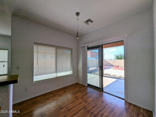 Building Photo - 1530 E Branham Ln