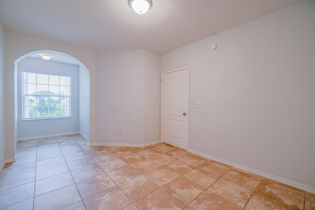 Building Photo - 114 SW Peacock Blvd