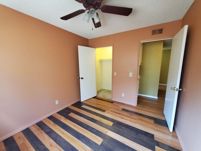 Building Photo - Single Family and Single Story Beautiful H...