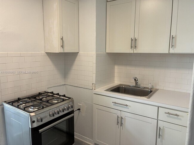 Building Photo - 2469 Flamingo Pl