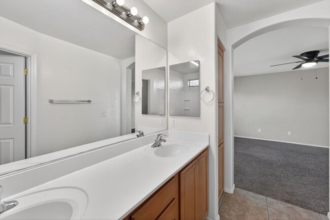 Building Photo - Spacious Gilbert Corner Lot Rental with 4 Bedrooms, Vaulted Ceilings & Private Backyard Retreat