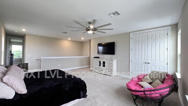 Building Photo - 804 Heather Lk Ave