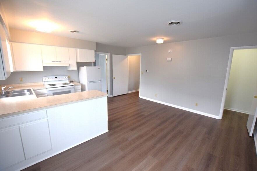 Primary Photo - 13 SE 2nd St