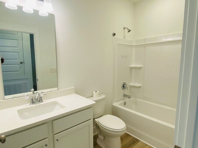 Building Photo - Over 2,000 Sq Ft! 4BR Home w/ En Suite Guest Room