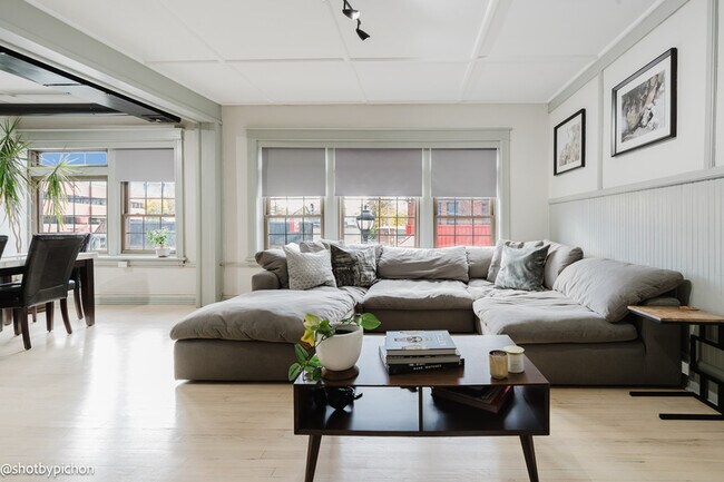 Building Photo - 4 Raymond Ave