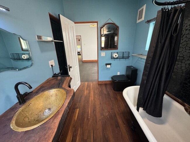 Building Photo - Remodeled 3BR/2BA Oasis with Hot Tub, Saun...