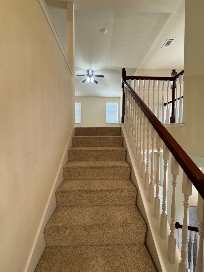 Building Photo - Beautiful 2 Story 4 Bdrm 2.5 Bath With a Loft