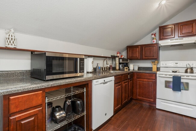 Building Photo - 426 Russell Ave