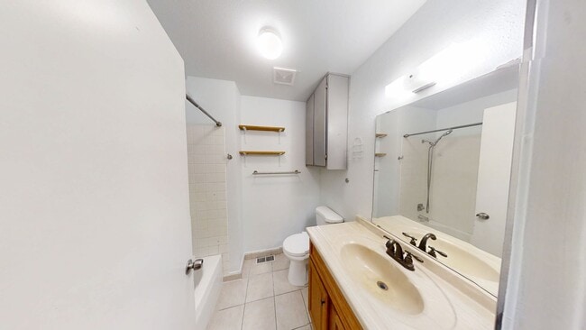Building Photo - For Rent: Spacious 3BR/2.5BA Condo