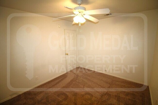 Building Photo - 4302 Hank Dr