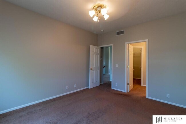 Building Photo - 1007 Woodview Dr