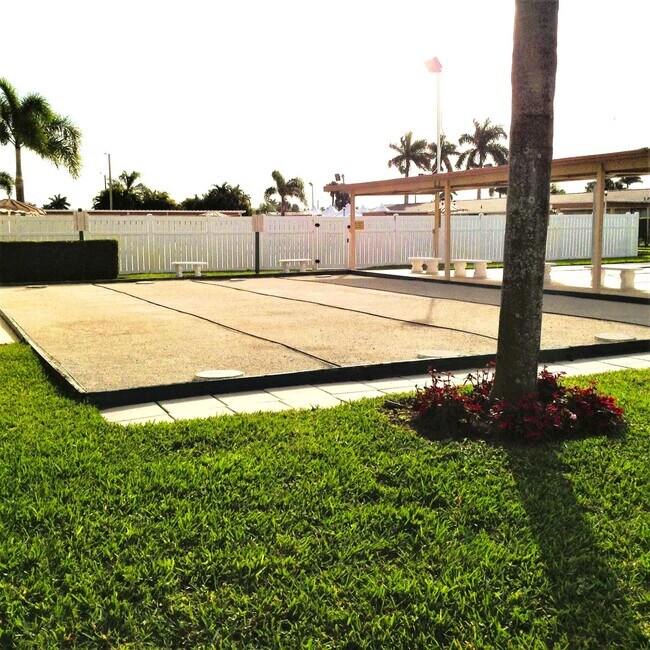 Building Photo - 2723 Dudley Dr W