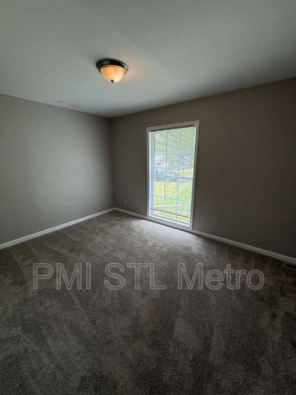 Building Photo - 10342 Ross Cir