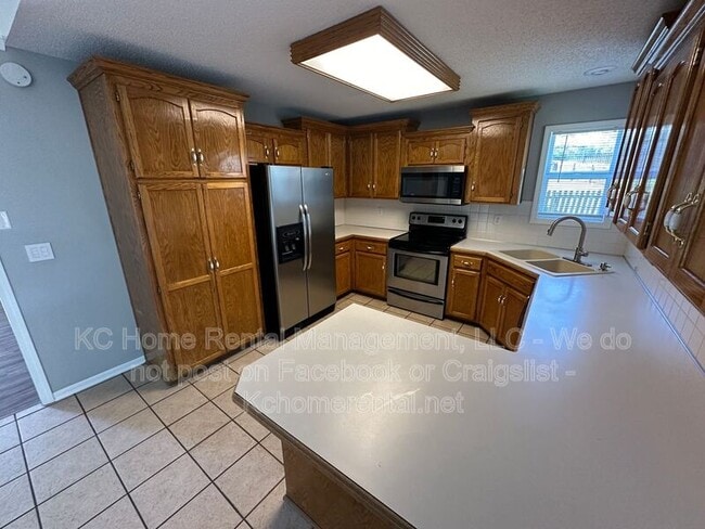 Building Photo - 3304 NW 84th Terrace