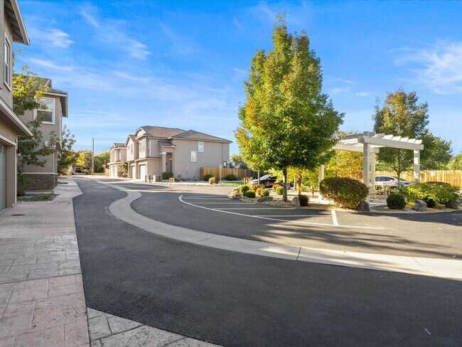 Building Photo - Move in Ready in the Heart of Reno