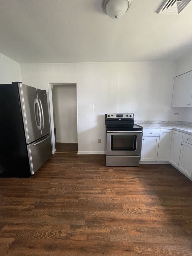 Building Photo - 3 Bed House For Rent in Elsberry