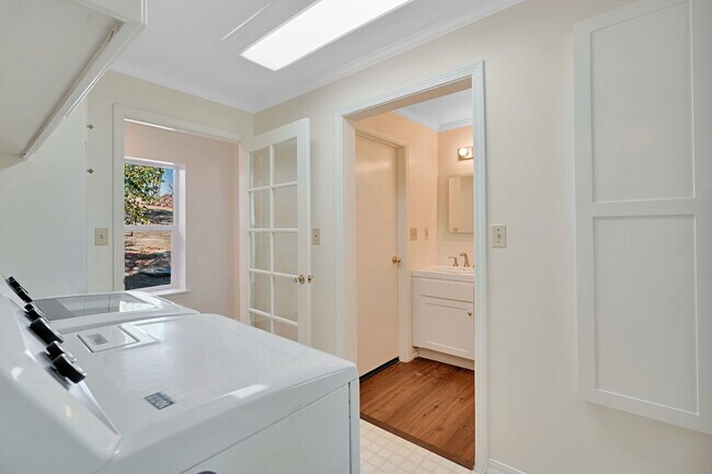 Building Photo - 31638 Lodge Rd